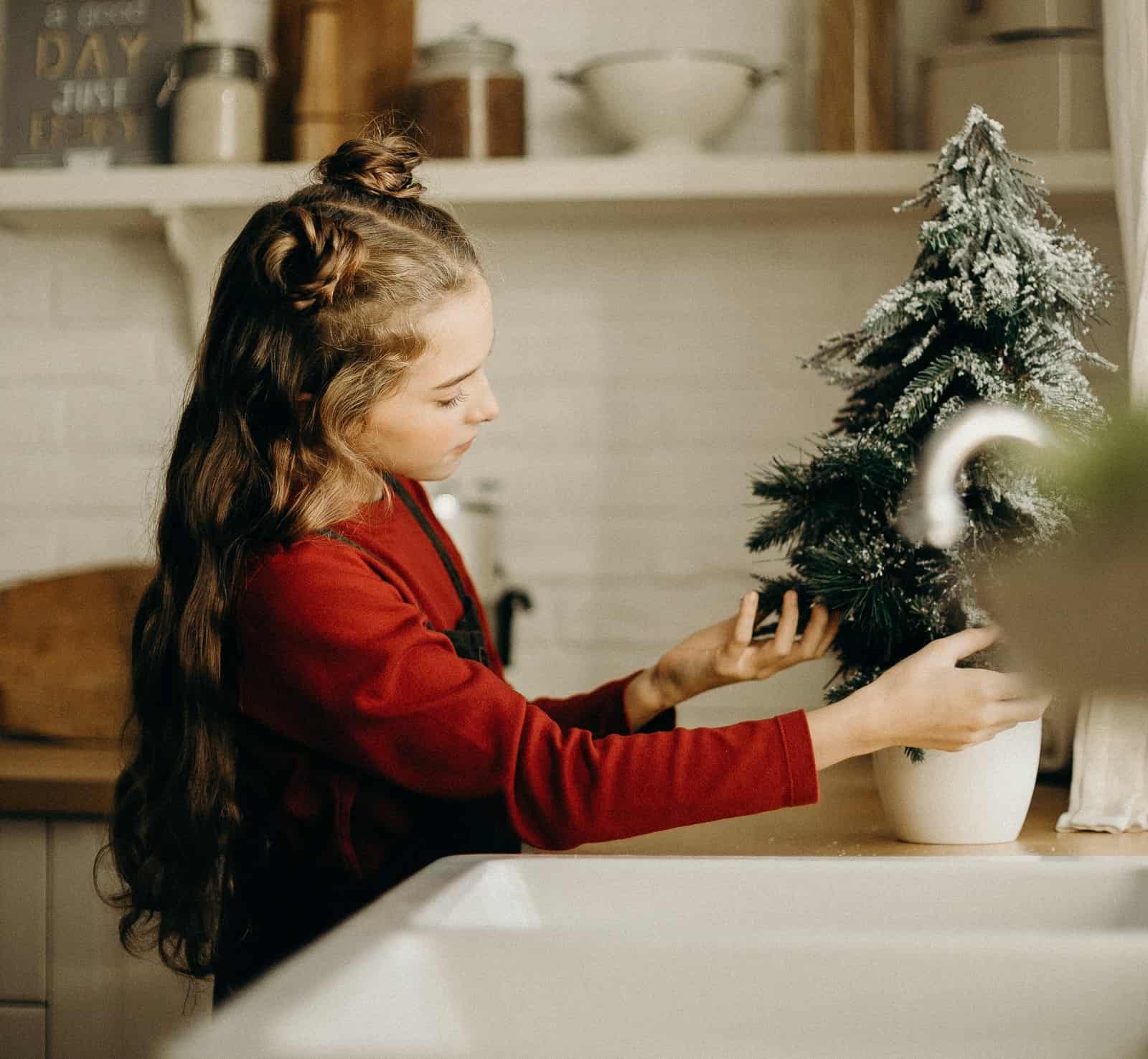 How do you motivate children to do holiday chores and what tasks can you assign to toddlers?