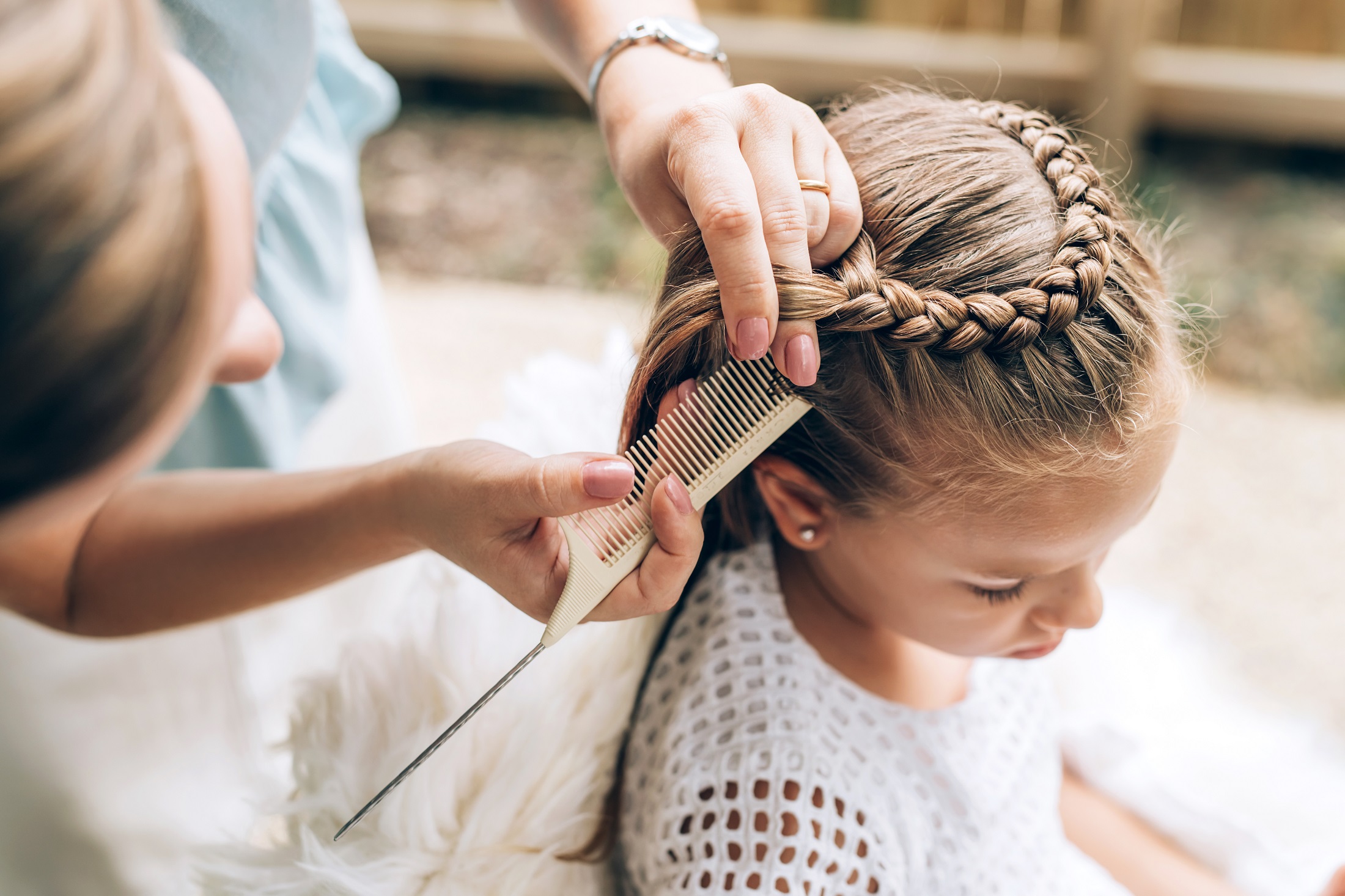 Fashionable and original hairstyles for girls that every mom can easily do