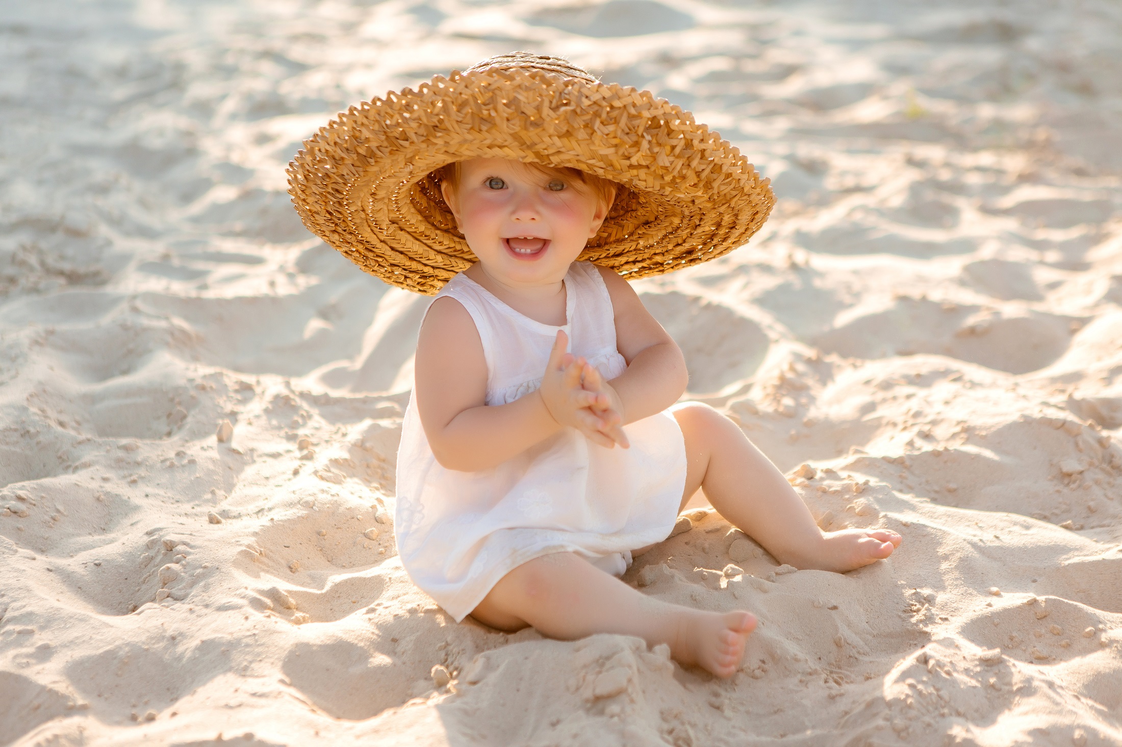 How should a child be dressed in the summer?