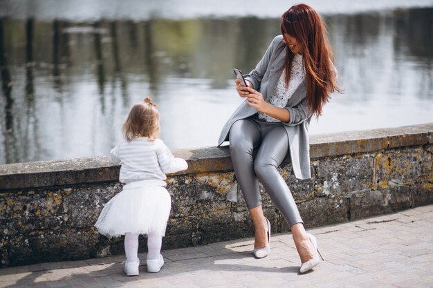 Effortless chic: styling tips for the busy mom